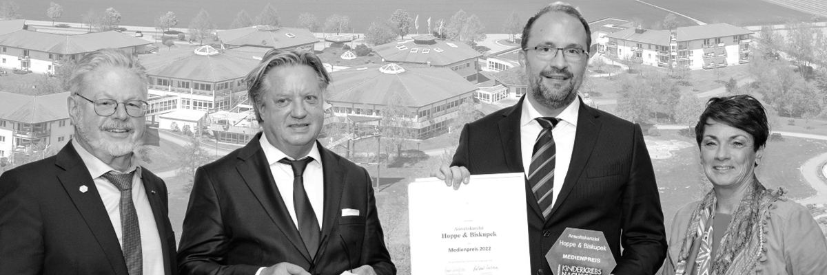 Übergabe des Medienpreises 2022 der Deutschen Kinderkrebsnachsorge an die Anwaltskanzlei Hoppe & Biskupek